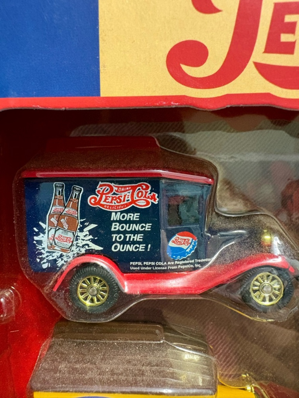 Pepsi-Cola Die-Cast Delivery Van Set - Blue, Red, Yellow, Cream NIP - Picture 6 of 6